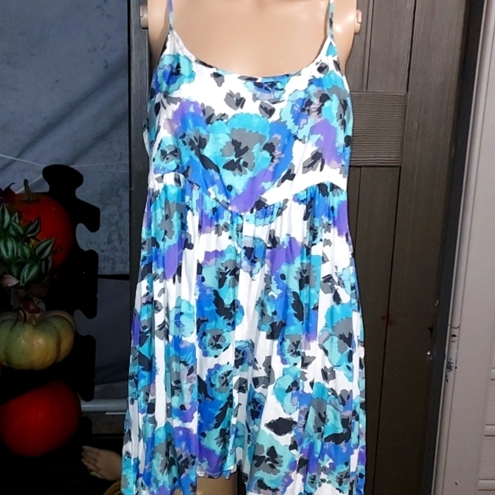 Women's floral spaghetti strap flowy summer top w/ low back
